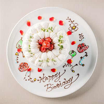 記念日・誕生日のお祝いにホールケーキサプライズも!