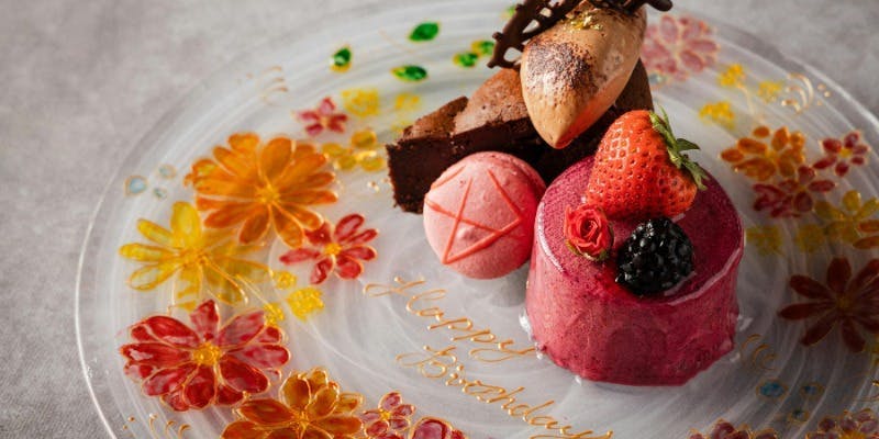  A4イタリア前菜や,窯焼きピッツァ,ハーブチキンのグリル全6皿＋泡も2h飲み放題＋アニバーサリープレート付