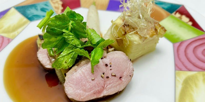 【Dinner Menu A】前菜2種とメインなど全6品＋季節のフルーツを使ったシャンパンカクテル＋記念日デザート