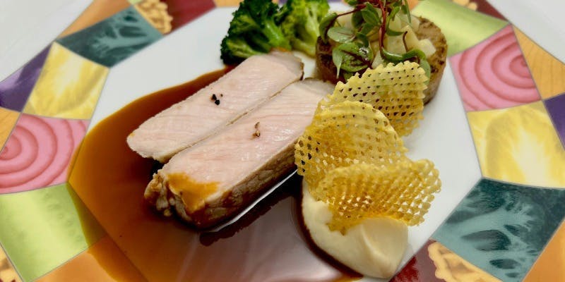 【Dinner Menu A】前菜2種とメインなど全6品＋季節のフルーツを使ったシャンパンカクテル＋記念日デザート