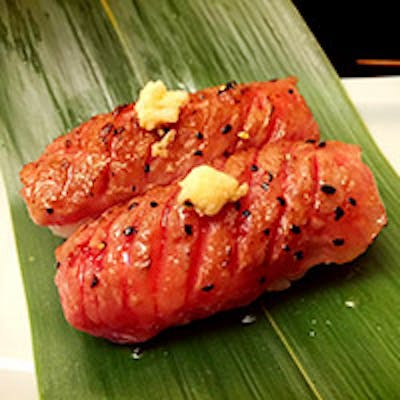 黒毛和牛や松山直送の魚介類をふんだんに使用した贅沢和食