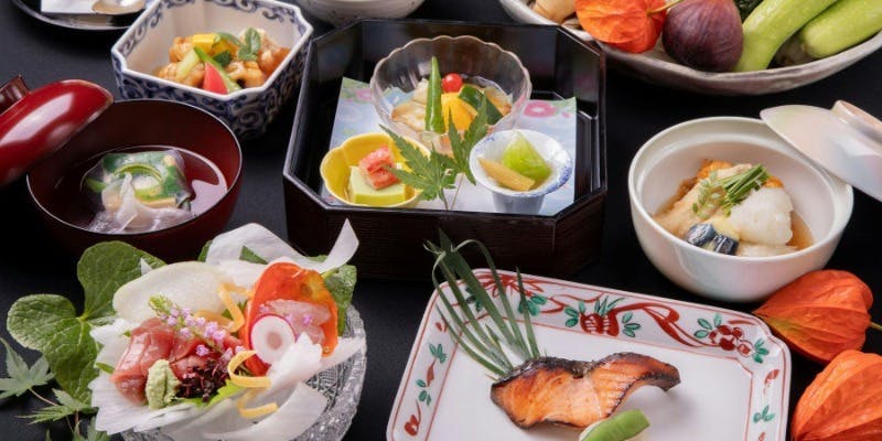 【宴】15,000円　ランクアップ飲み放題・料理8品フルコース（税サ室料込）（個室確約）