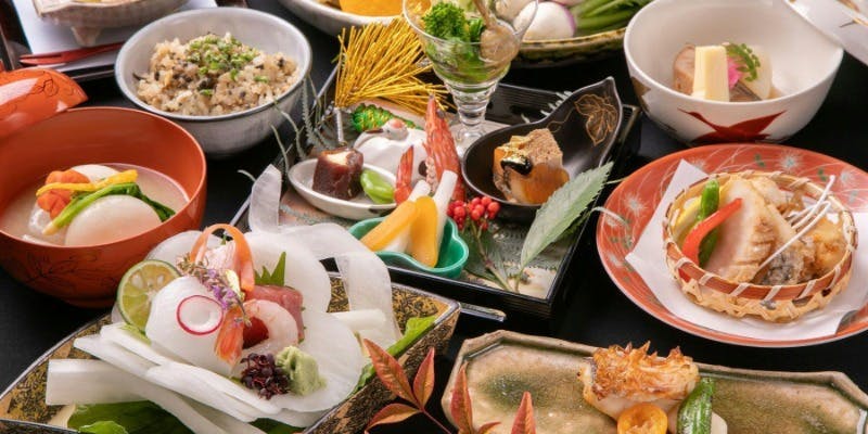 【禄】新春にふさわしい伝統の味「白味噌仕立てのお雑煮」と嗜好を凝らしたお料理で 　2026年に更新済