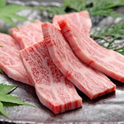 料理人の確かな目により、厳選された食材の数々。器にもこだわりを