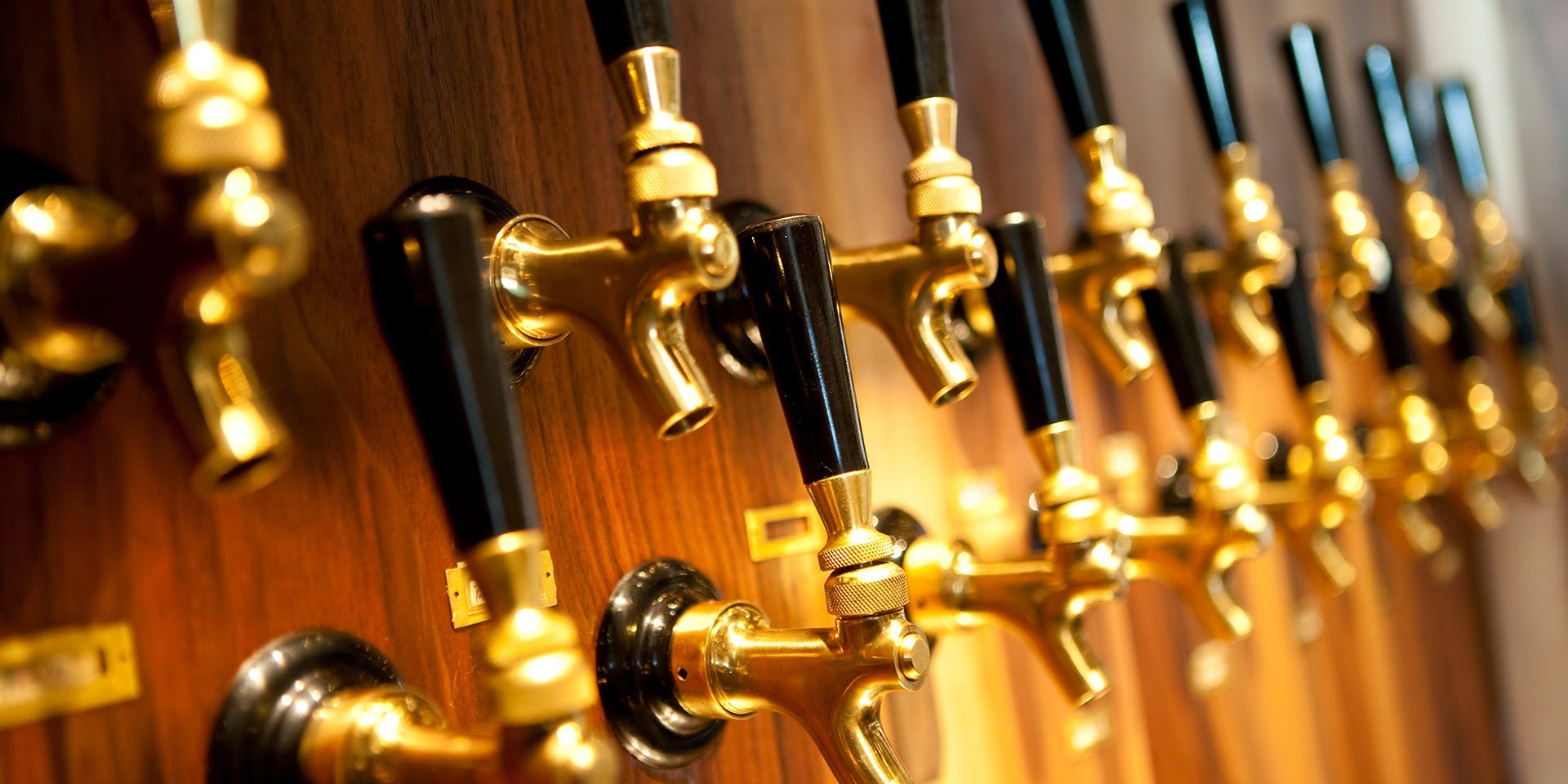 CRAFT BEER HOUSE molto!! 梅田店（クラフトビアハウスモルト!!）