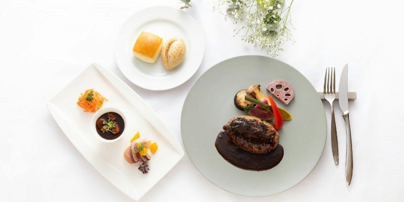 【土日週末ランチ】前菜3種＋選べるメイン＋焼きたてパン＋デザート＋乾杯酒