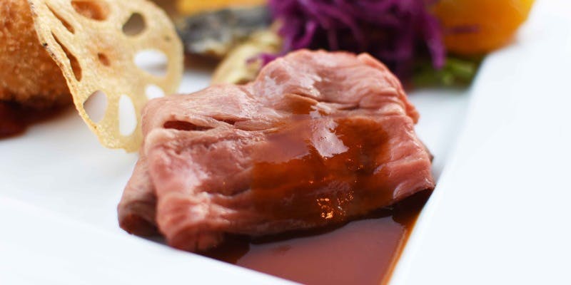 【1番人気！】（月替わり）お肉料理やお魚料理を盛り合わせたワンプレートランチ