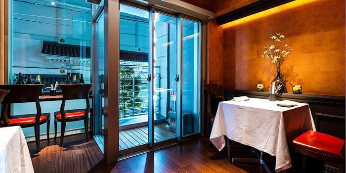 21年版 東銀座のレストラン14選 カップルのデートや記念日にもおすすめ 東銀座通が徹底ガイド 隠れ家 アニバーサリーコース おしゃれ ジビエ 高級料亭など ページ 2 3 アニーお祝い体験マガジン By ギフトモール