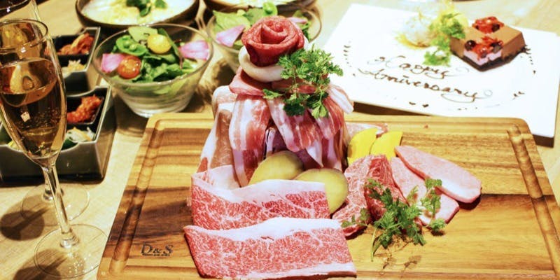 【アニバーサリーコース】8種類のお肉で作る肉ケーキプレート＋乾杯ドリンク付き