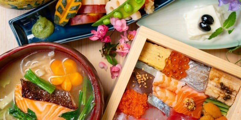 ＜ランチ限定＞ モザイク寿司 彩セット 全4品　まるで宝石箱彩り鮮やかなモザイク寿司、お野菜の前菜セット