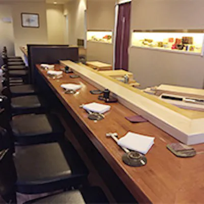 カウンターで愉しむ鮨の醍醐味
