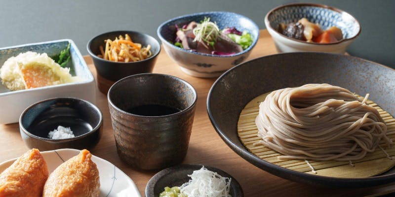【さくらランチ】天麩羅、十割そば、稲荷ずし、デザートなど全7品
