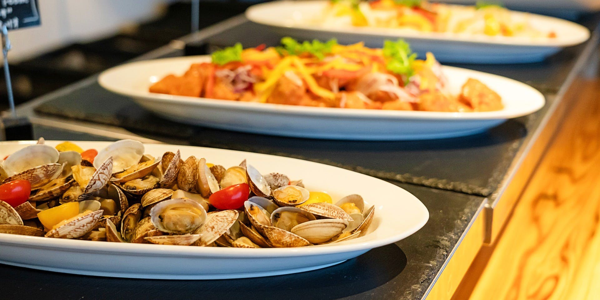 スカイレストランハレアス（旧レストランオーク） (スカイ