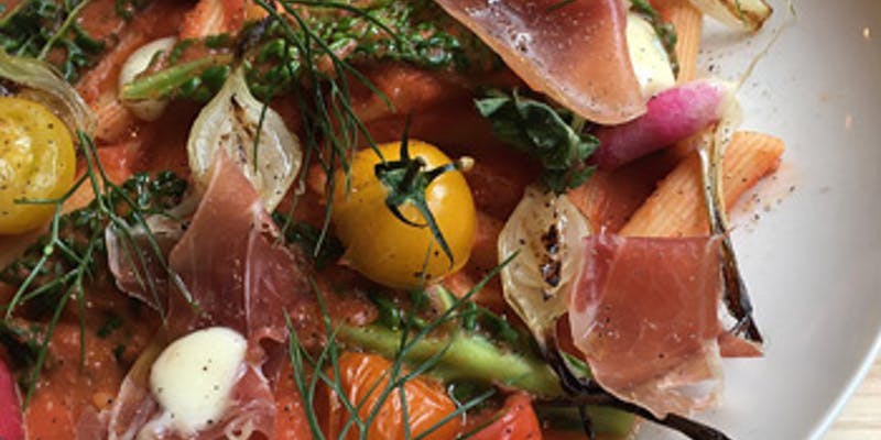 【貸切コース】大皿全6皿＋スパークリングワイン含む2時間飲み放題付き（12/1～12/31期間限定）