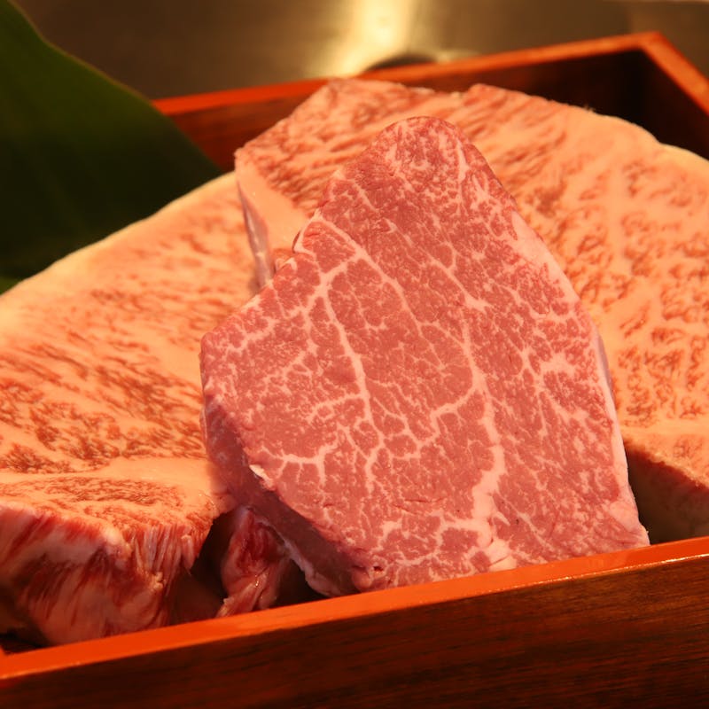 【肉づくしコース】シェフお勧め希少部位三種ステーキ食べ比べ＋グラスシャンパン付
