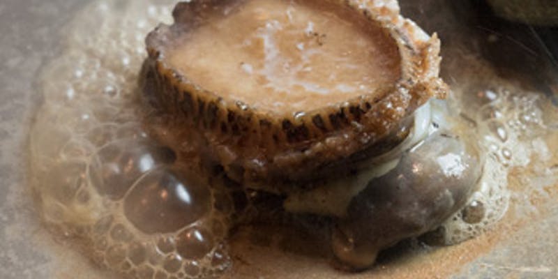 【鉄板焼き】贅沢！ステーキと鮑のソテーで海の幸も味わえる「シェフおすすめコース」