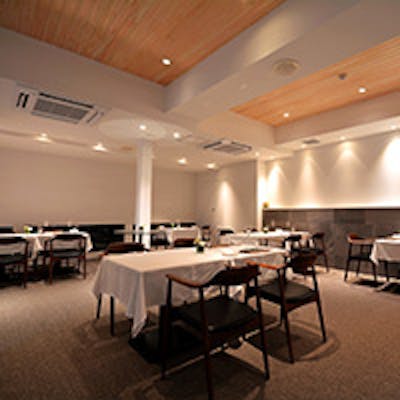 開放感があり 洗練された空間の中で ごゆっくりお寛ぎいただけます