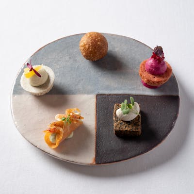 伝統的なフレンチの技術をベースに 旬の素材をオリジナリティ溢れるモダンスタイルで