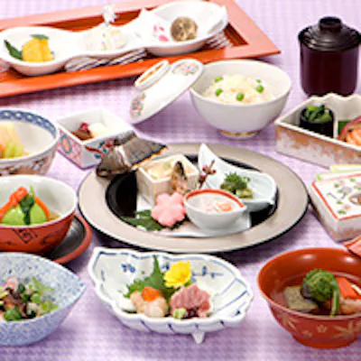 常に創意工夫を続け、料理の花を咲かせます