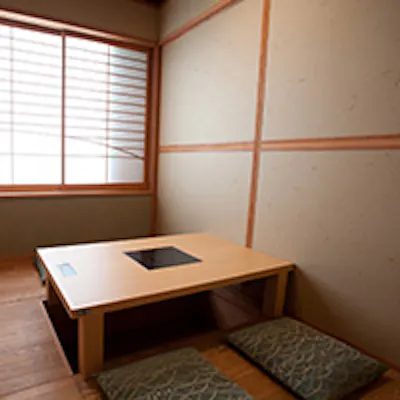 広々とした店内で本場博多の味を堪能。個室もございます