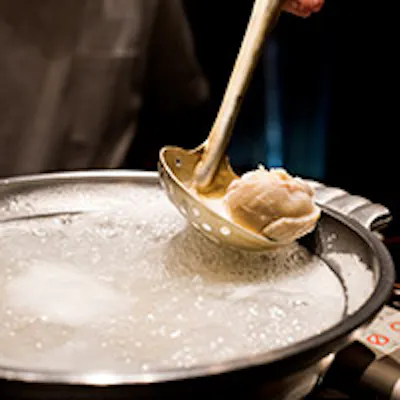 創業昭和28年 本場博多で愛され続ける伝統の水炊き