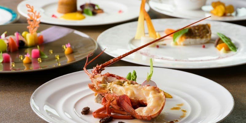 【ヴォヤージュ】伊勢海老＆選べるメインなど全6品