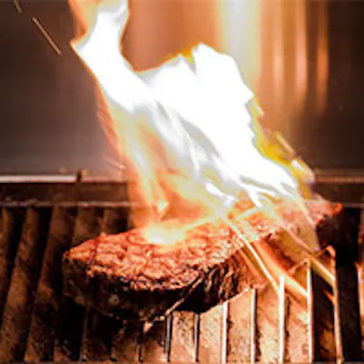 備長炭で焼き上げ、素材の味を最大に引き出した極上ステーキを