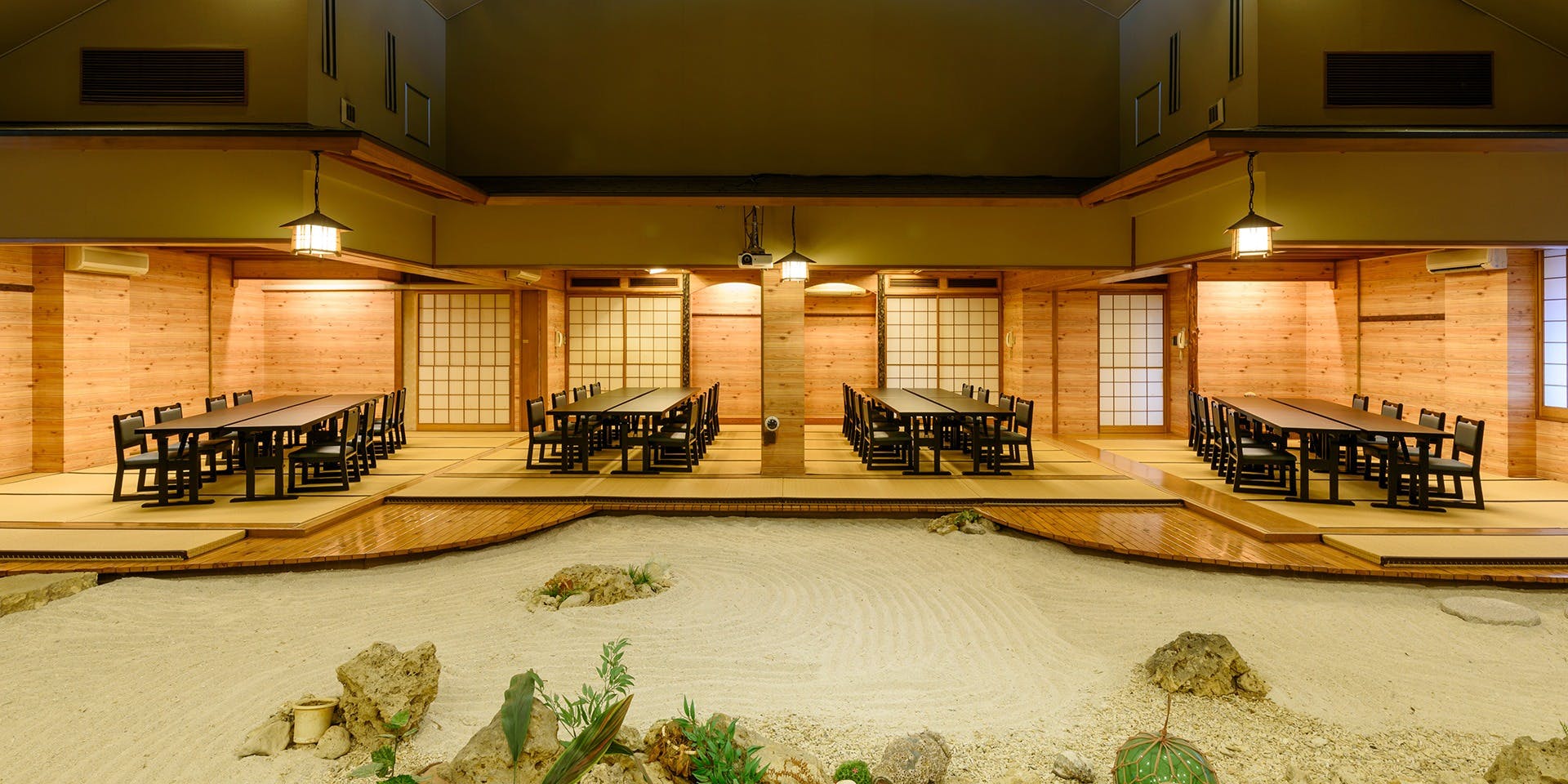 琉球料理と琉球舞踊 四つ竹 久米店 - 画像1