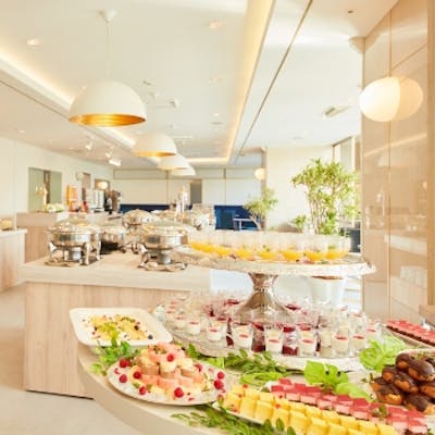 自然光が気持ちよく注ぐ開放感あふれる空間