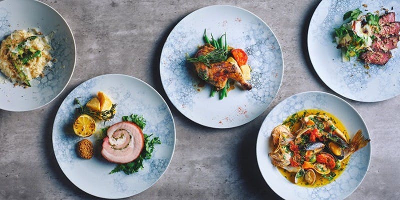 【平日】選べるメイン＆約40種類のランチビュッフェ　