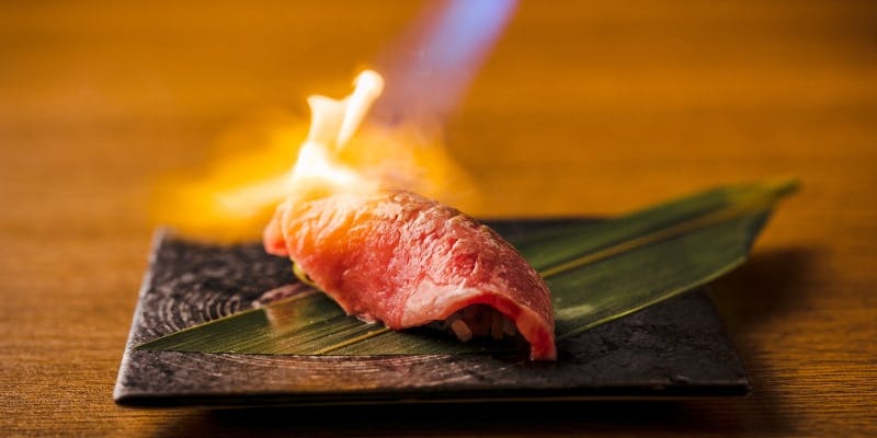 【心 cocoro】和牛と雲丹のお寿司・お肉の土鍋ご飯・スライダーを含む季節のコース
