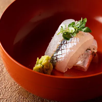 直送された新鮮な魚介類や、みずみずしい野菜