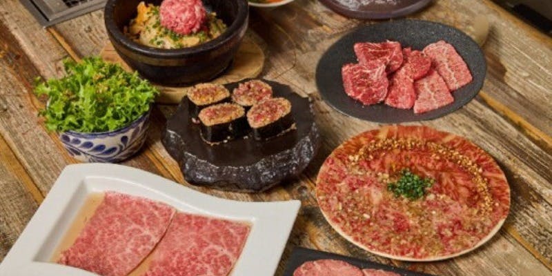 【とろける生肉2皿と5つの部位の焼肉コース】熟成タンや、KINTAN自慢の生食を贅沢に堪能できるコース