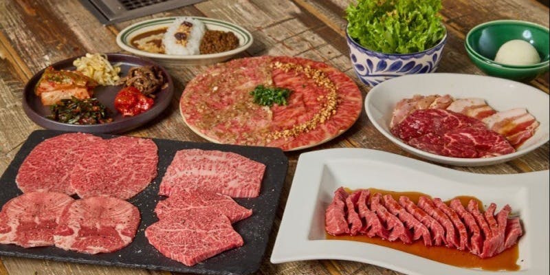 【焼肉カジュアルコース】牛タンや黒毛和牛、厳選赤身のすだれステーキなど8種のお肉が味わえるコースです