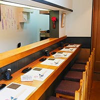 カウンター席で割烹の醍醐味を愉しむ