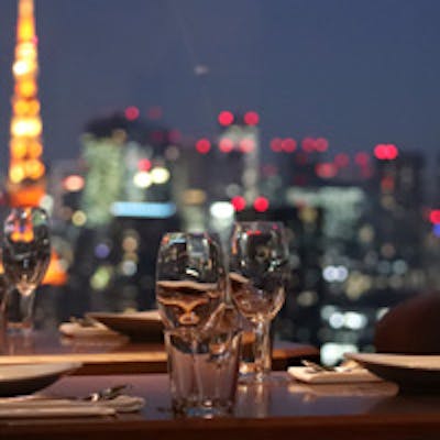 煌めく夜景を眼下にヘルシーな新しいタイ料理を