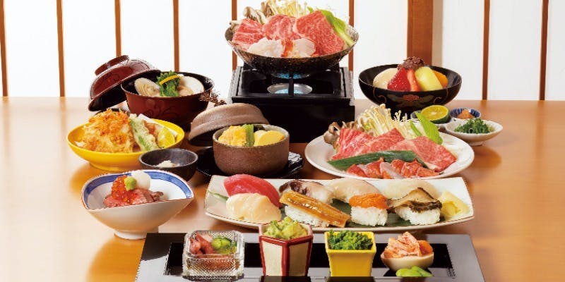【華会席～桜～】和牛小鍋やにぎり寿司など、鮮やかな春の味覚全8品