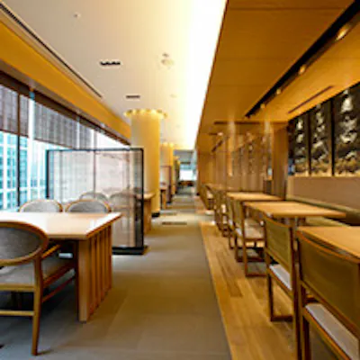 堂島の新たなランドマークにある、隠れ家的 日本料理へようこそ