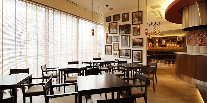 記念日におすすめのレストラン・TRATTORIA PIZZERIA & BAR LOGiC 横浜の写真1