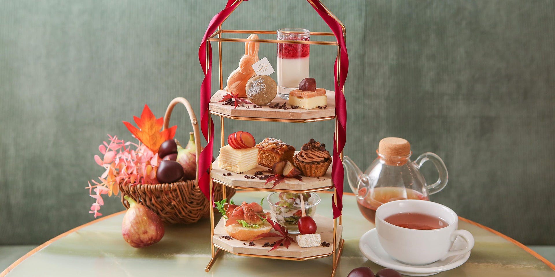 Les Desserts レストラン、ビストロ、カフェのデザート 心燃ゆるキュ