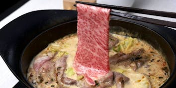 自家製黒ニンニク味噌でさらなるコクを生み極上のスープへ進化する牛鍋【黒】 - 牛鍋アイロン