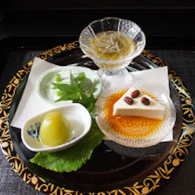 大阪で育てられた食材を取り入れた日本料理