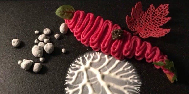 スペシャリテ・ソーモンモンブランを加えた、クリスマスシーズン限定、特別シェフお任せディナーコース