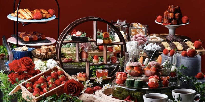 【ストロベリー×ショコラアフタヌーンティー】セイボリー4種＋スイーツ8種＋フリードリンク＋小菓子20種