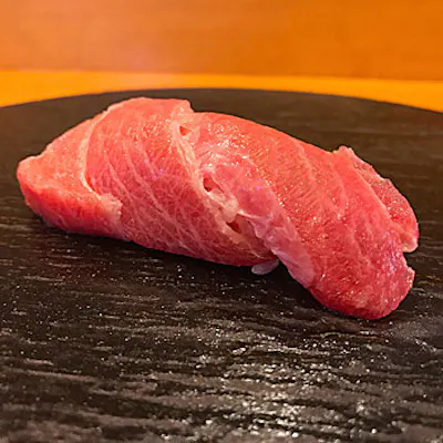 旨味の深さを感じる斬れ味の良い本格江戸前鮨