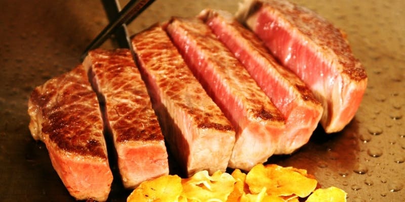 【鉄板焼き】神戸ビーフステーキと魚料理のコース（もも 80g）
