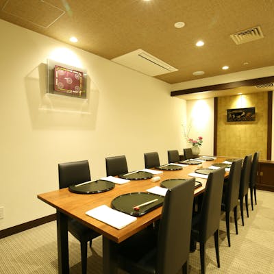 お顔合わせや家族でのお集りに最適な半個室をご用意しております。