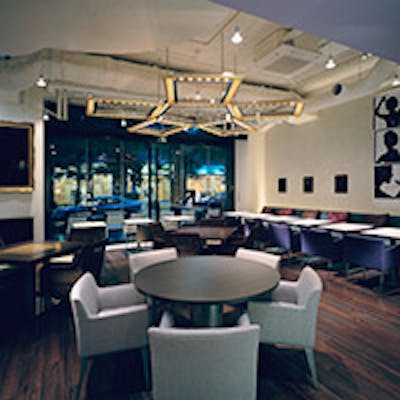 丸の内を眺める上質な空間