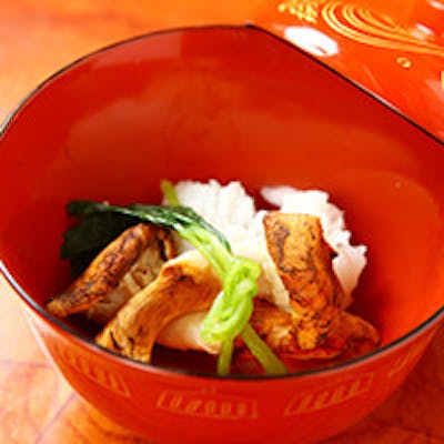 その時期に最も勢いを感じる旬な食材で創る会席料理