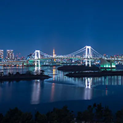 東京の街並みと東京湾を眺める贅沢なパノラマビュー